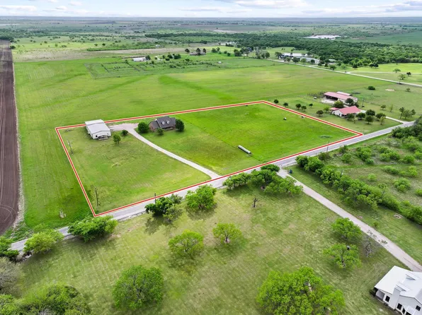 386 Scoggins Rd, Tioga, TX 76271