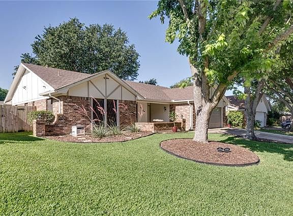 2nd image of 2808 Live Oak Ln