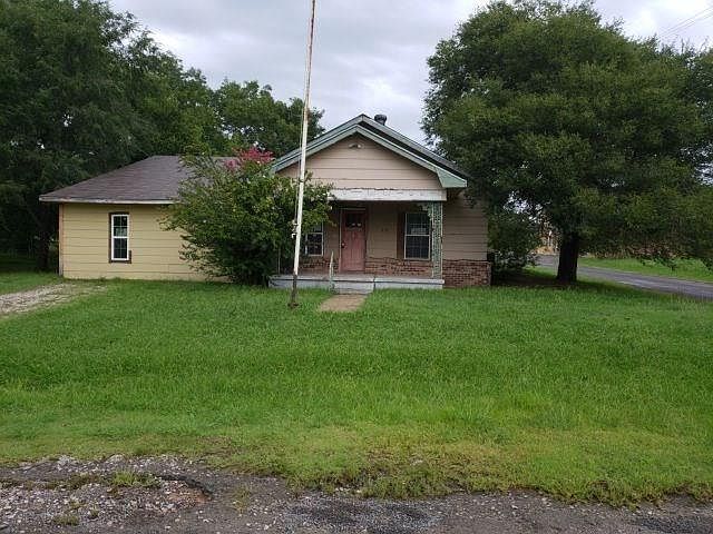 1st image of 250 E Main St
