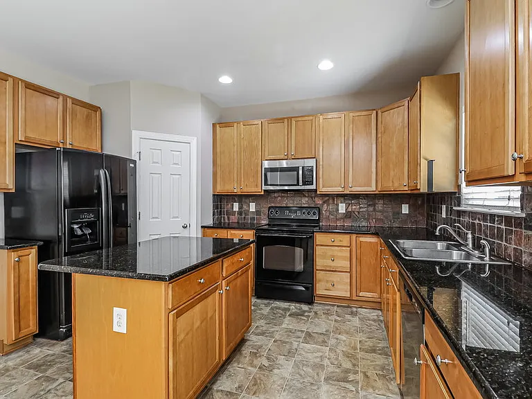 2865 Island Point Dr NW — Photo 10