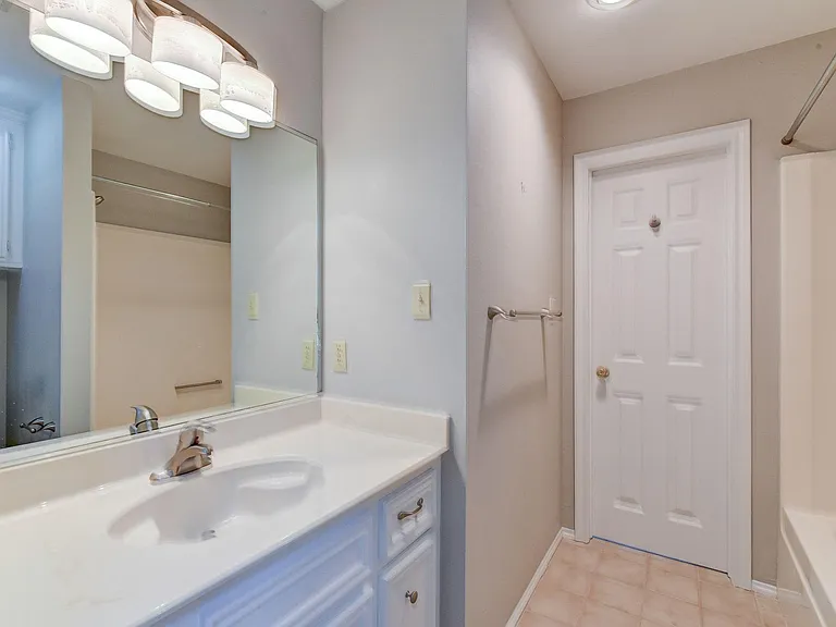 10045 Valley Dr S — Photo 33