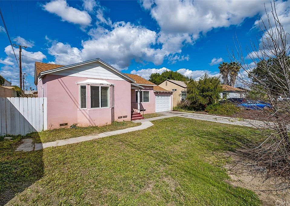 1st image of 117 Las Lunas St
