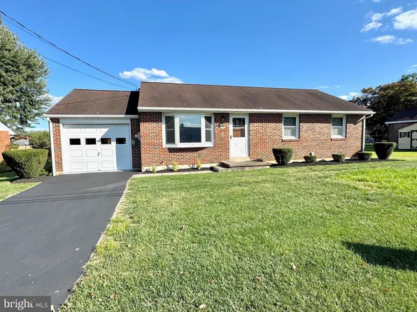305 Martha St, Robesonia, PA 19551