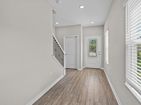 4th image of 60 Brybar Dr