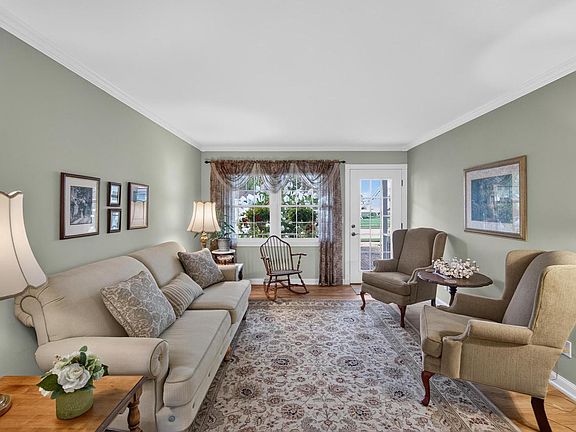 5th image of 1020 Maple AVENUE