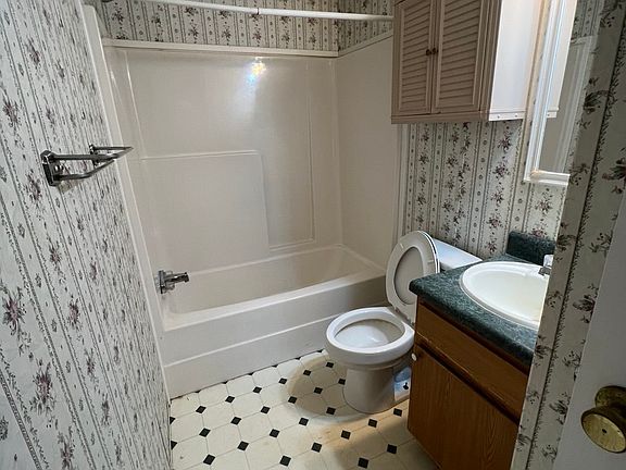 5th image of 34 Gold Finch Ln
