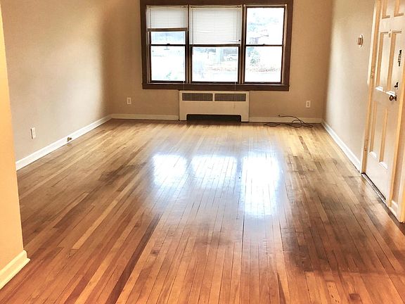3rd image of 30 S Pershing Ave APT 4