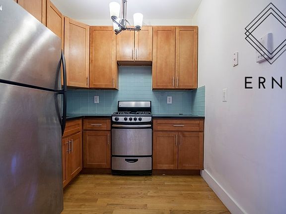 2nd image of 921 Broadway #2E