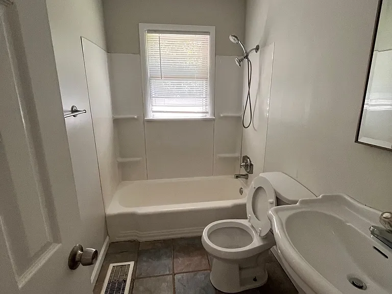 3613 Oakwood Dr — Photo 8