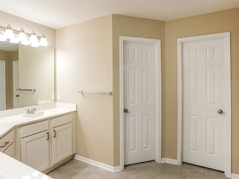 1902 Walnut Green Cir — Photo 11