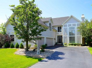 4N468 S Robert Frost Cir, St Charles, IL 60175