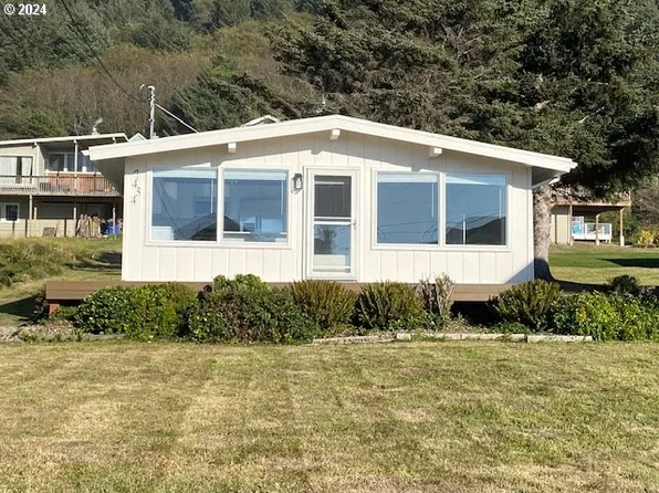 7434 NW Logan Rd, Lincoln City, OR 97367