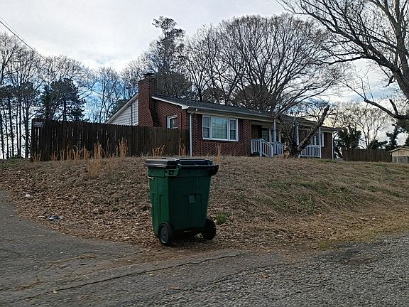 3rd image of 107 Crescent Cir