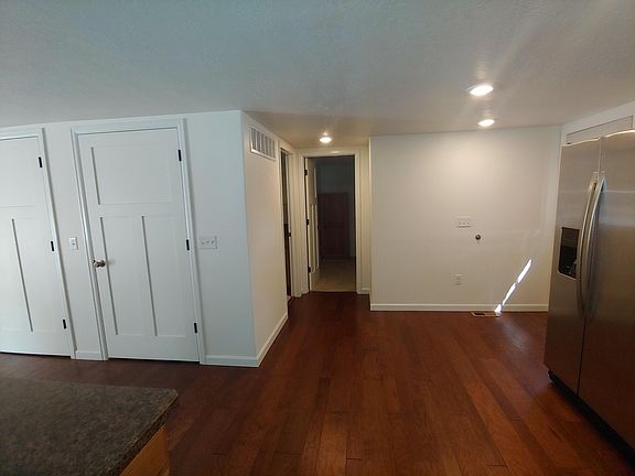 5th image of 648 S Desmet Ave