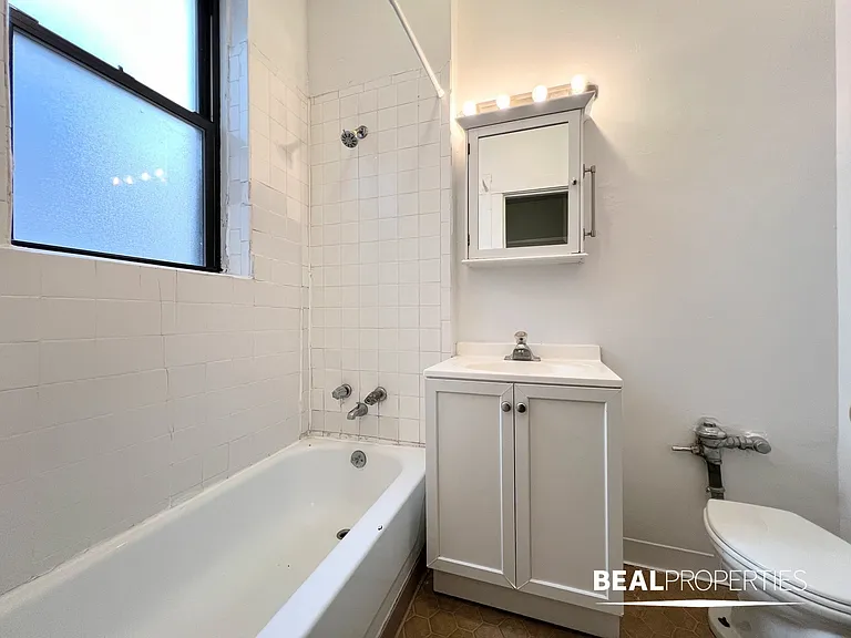 721.5 W Barry Ave #B2 — Photo 8