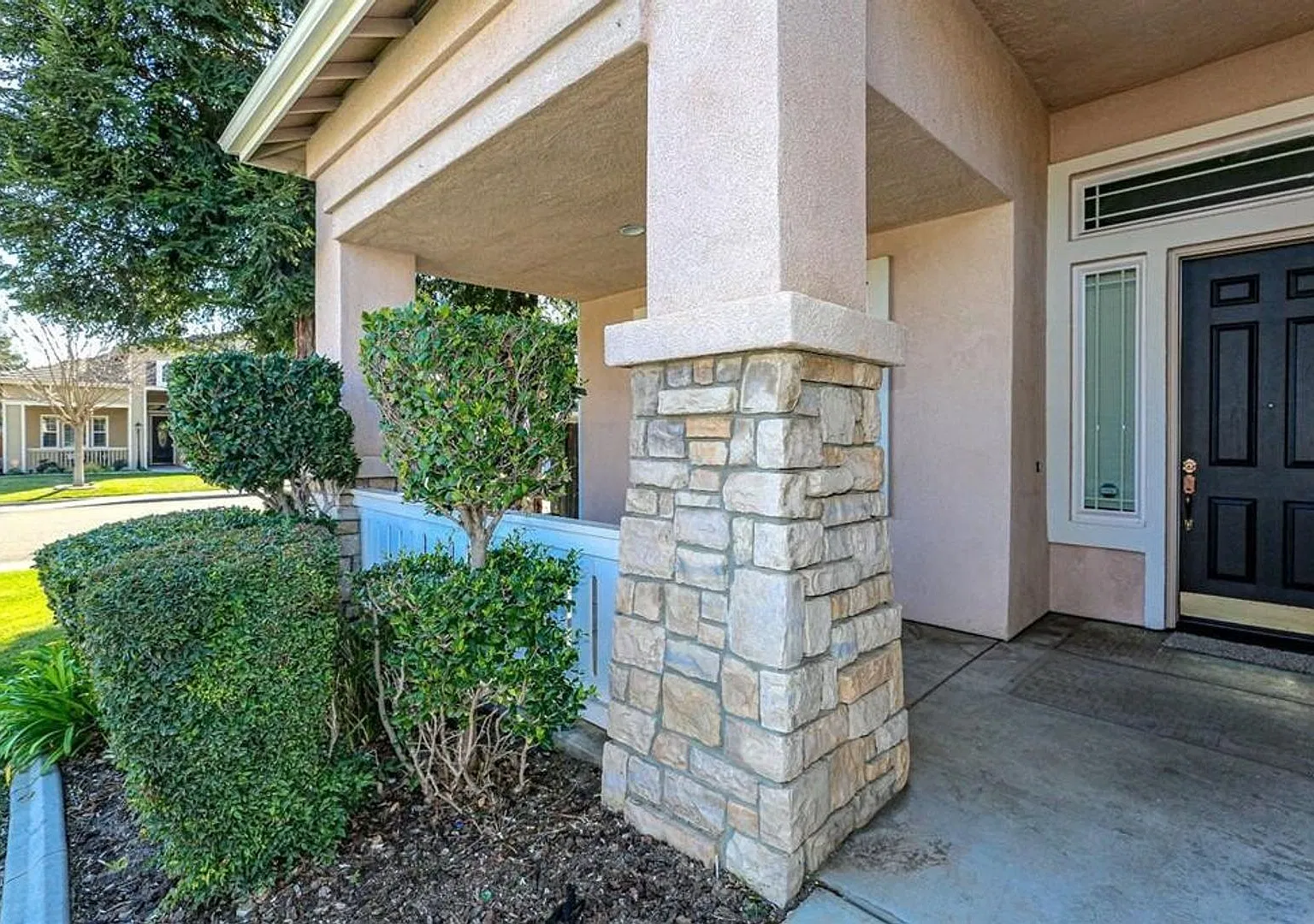 Stunning North Turlock home on a corner lot — Photo 4