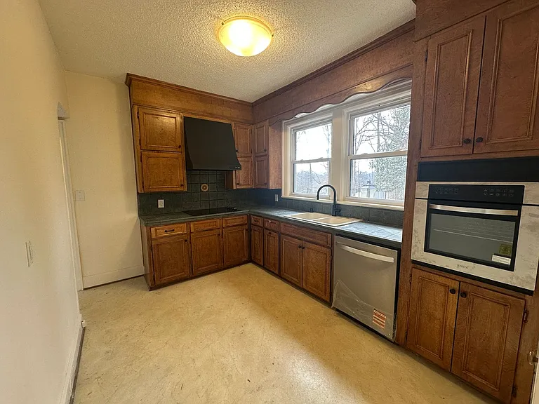 1321 Peaks St — Photo 13