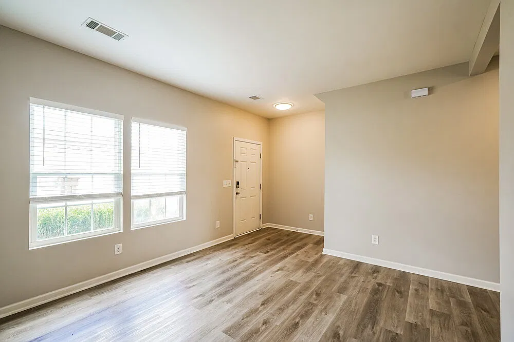 3 bed, 2.5 bath, 1981 sqft, $2,465 — Photo 4
