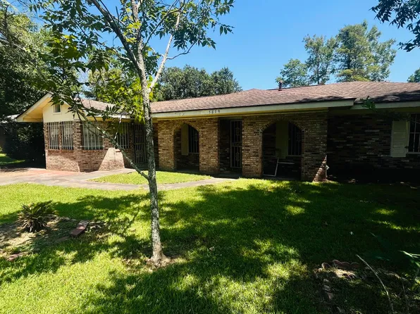 5619 Frederick St, Moss Point, MS 39563