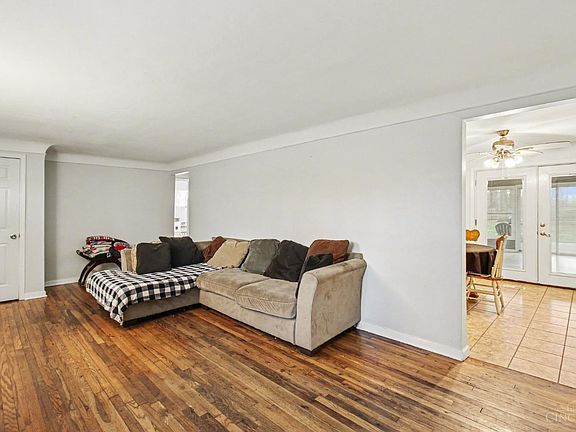3rd image of 5719 Lindaway Dr