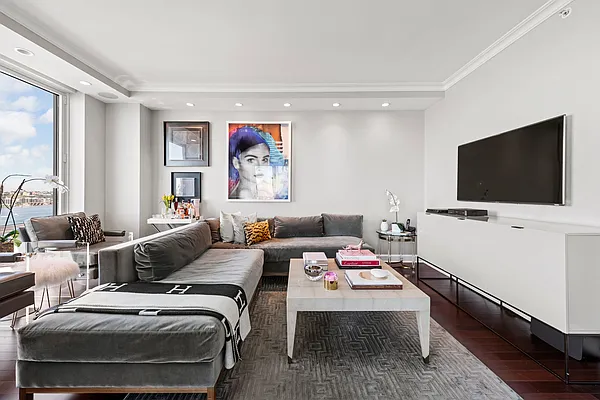 Sold by Nest Seekers International | media 19