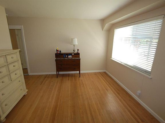 5th image of 416 S Orchard Ave