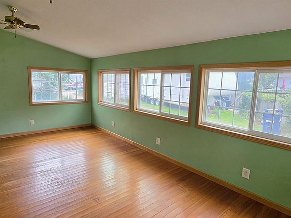 4th image of 1611 Avenue C
