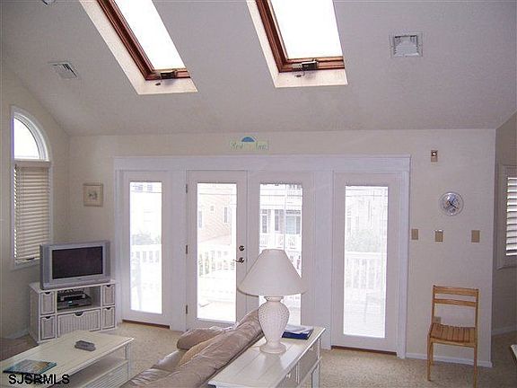 4th image of 4210 Asbury Ave