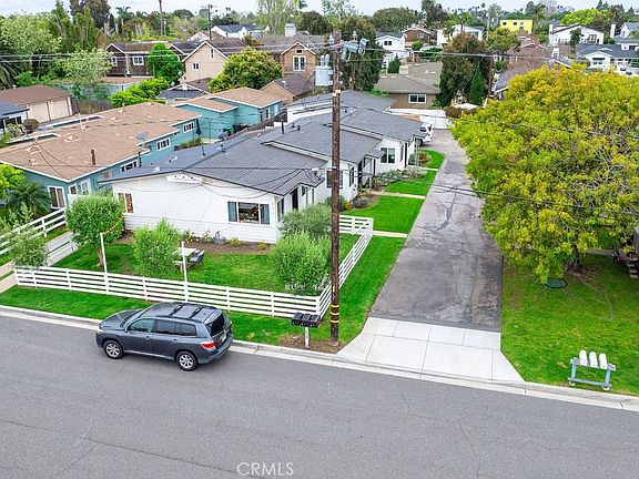 4th image of 233 Costa Mesa St #A