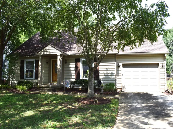 1821 Farmview Dr, Lexington, KY 40515