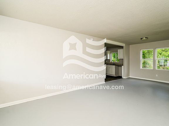 1040899_004_living_room_5.jpg