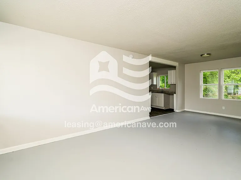 1040899_004_living_room_5.jpg