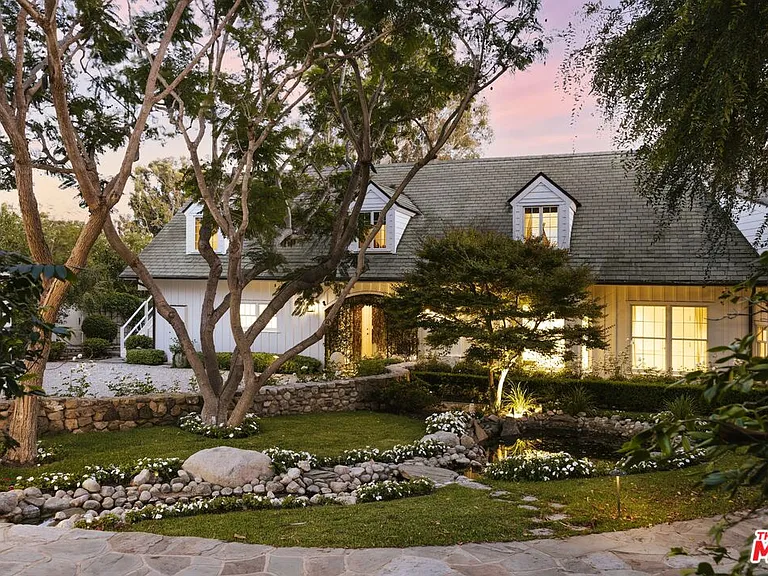 6825 Zumirez Dr — Photo 30