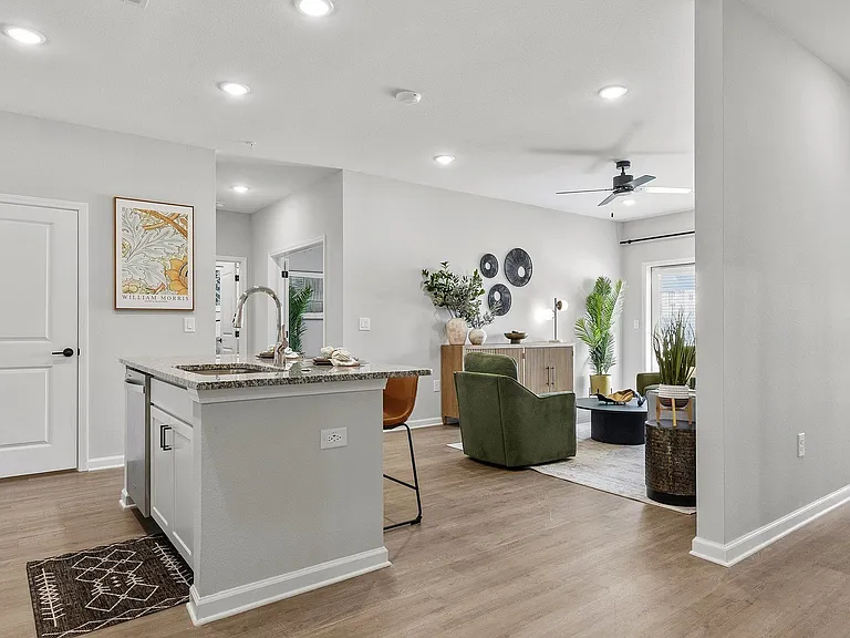 Whispering Pointe Apartments — Photo 32