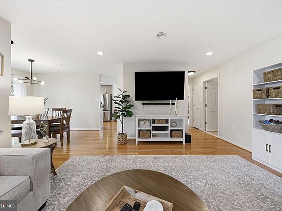 5th image of 2506 Coach House Way APT 1C