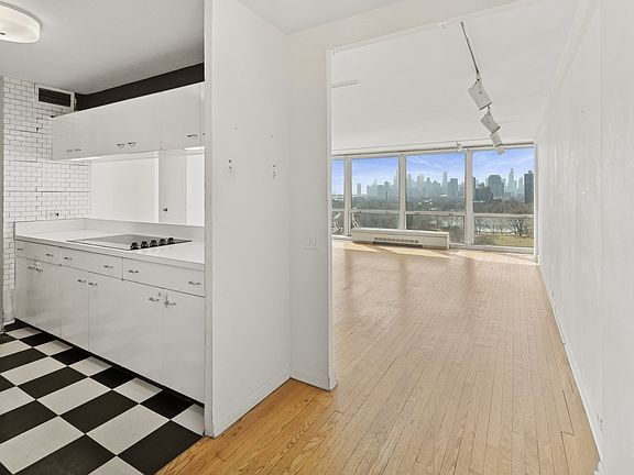 4th image of 330 W Diversey Pkwy #1407-09