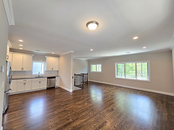 3rd image of 343 Ross Ave #2