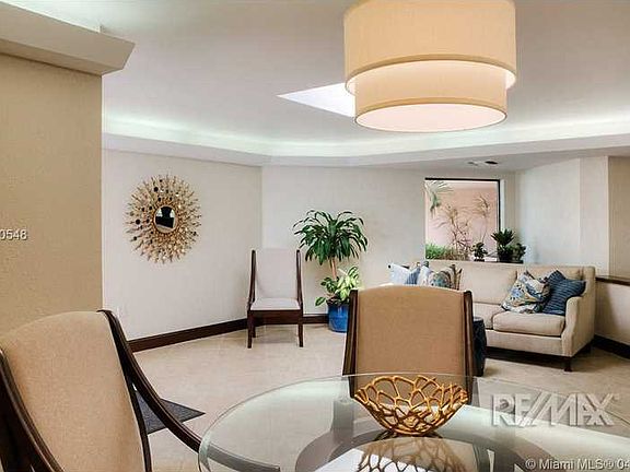 3rd image of 520 SE 12th St APT 101
