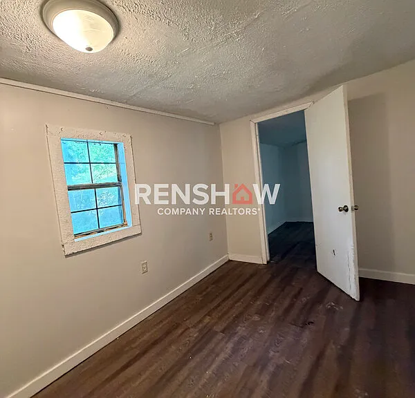 450 Bedwell St — Photo 22