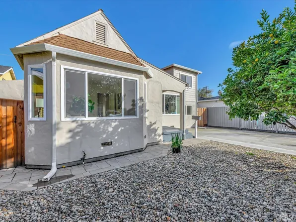 3267 Hoover St, Redwood City, CA 94063