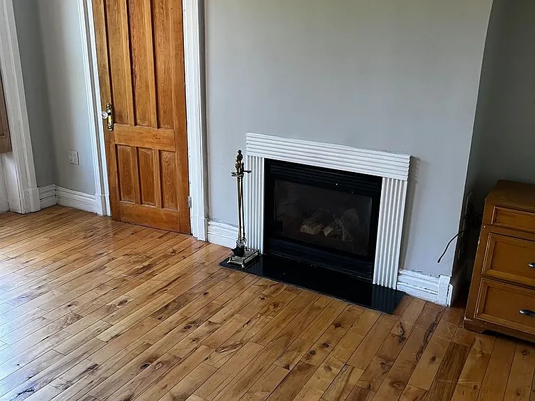 572 Madison Ave — Photo 6