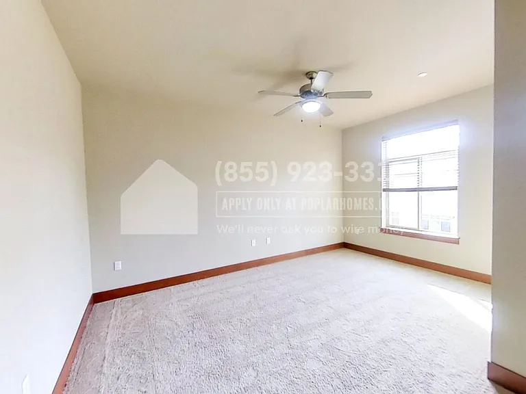 3800 NE 3rd Pl — Photo 6