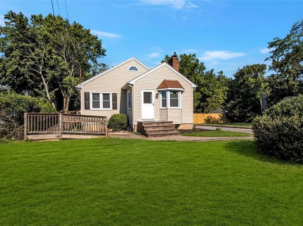 10 South Avenue, Smithtown, NY 11787
