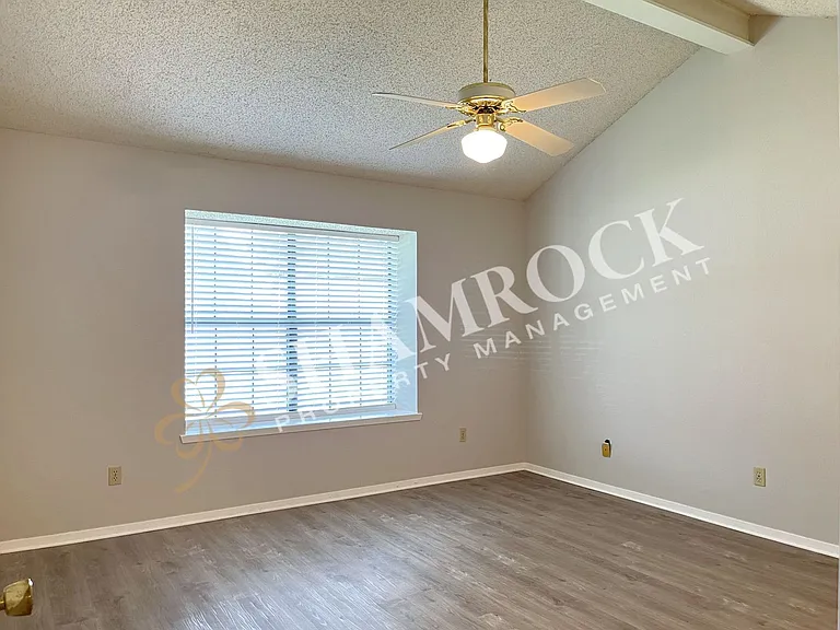 9004 Regal Dr — Photo 6
