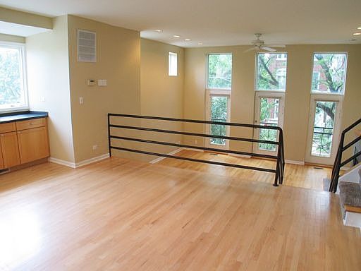 3rd image of 1101 N Wolcott Ave