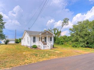 136 D St, Austinville, VA 24312