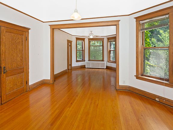 4th image of 2334 N Sawyer Ave