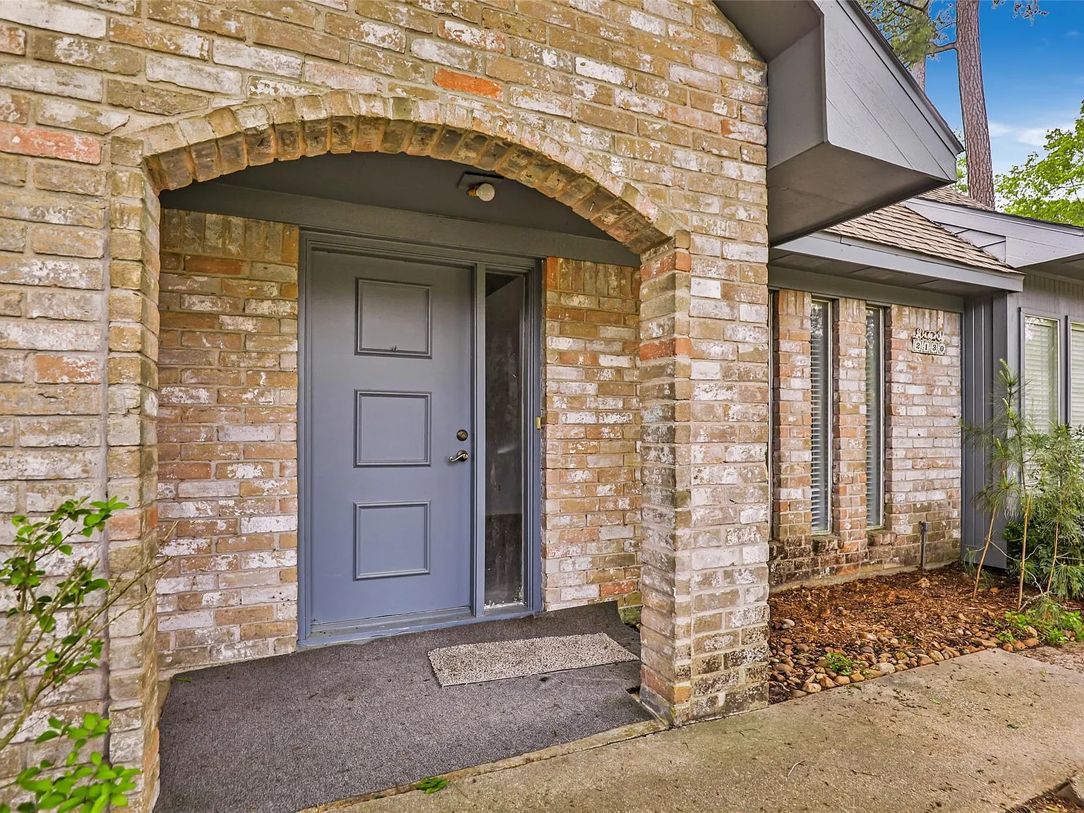 4 bed, 2.0 bath, 2334 sqft, $2,150 — Photo 4