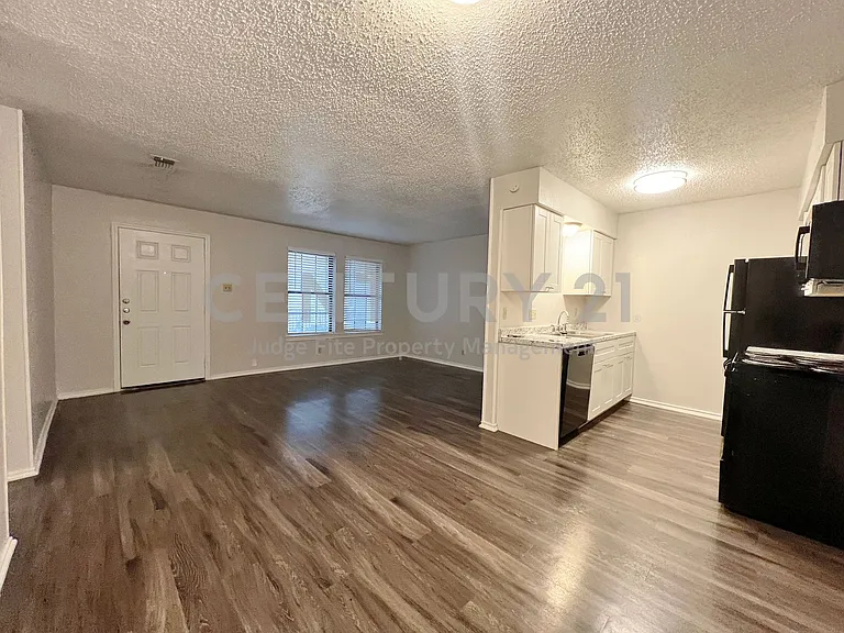 1108 N Elm St #10 — Photo 10