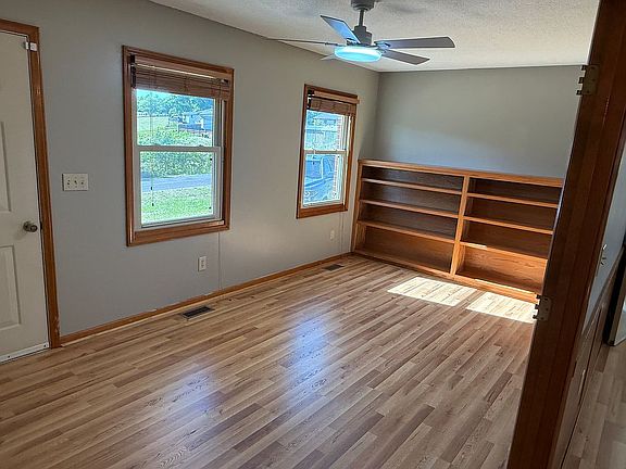 5th image of 3596 Bradley Rd